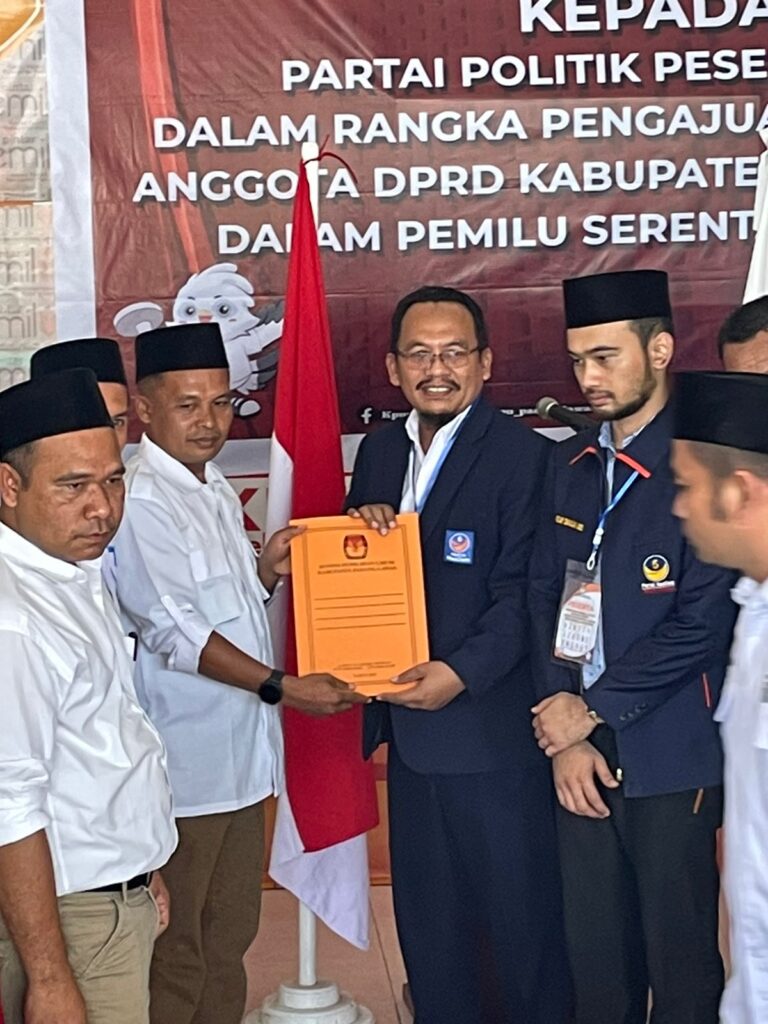 DPD Partai Nasdem Daftarkan 30 Bacaleg Ke KPU Palas