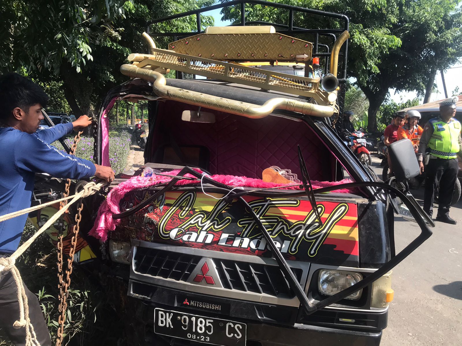 Sopir Pick Up Terjepit Usai Tabrak Pohon Di Kota Tebingtinggi WASPADA