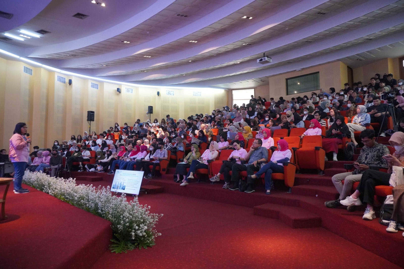 Srikandi BUMN Goes To Campus Bio Farma Bagikan Pengalaman Kepada