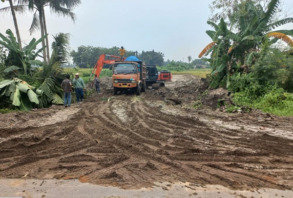 Galian C Ilegal Bebas Pakai Truk Fuso WASPADA