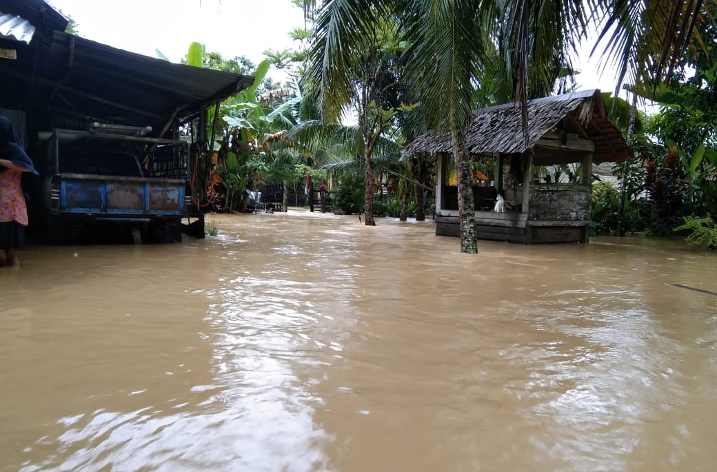 Kecamatan Dikepung Banjir Waspada