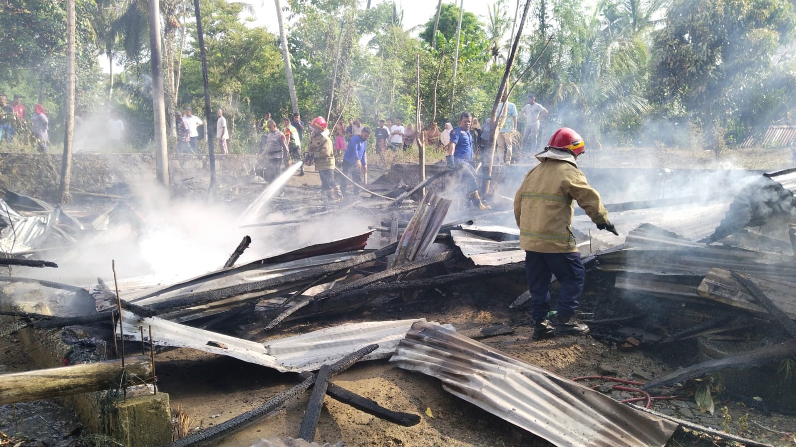 Ditinggal Pergi Rumah Musnah Terbakar