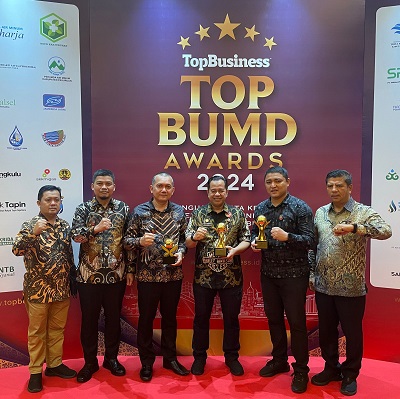 Dirut Perumda Tirtanadi Raih Top CEO BUMD Dan BUMD Awards 2024