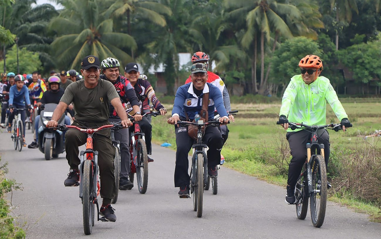 Meriahkan HUT Bhayangkara Ratusan Peserta Gowes Bersama WASPADA