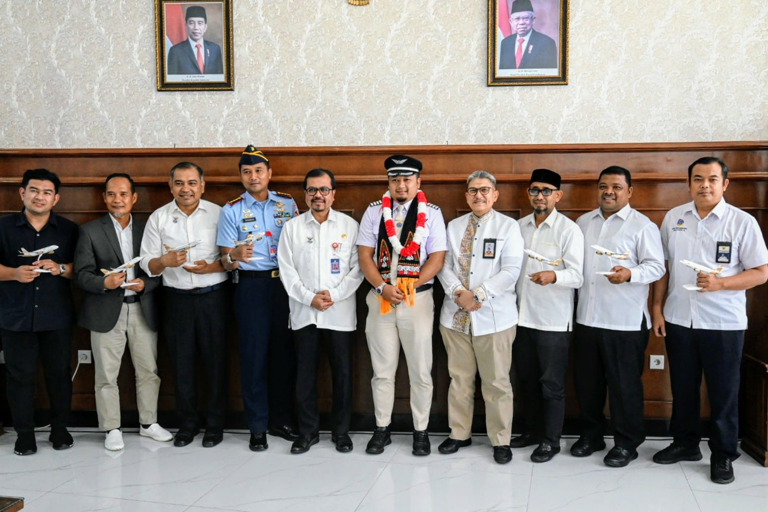 Pesawat Super Air Jet Terbang Perdana Banda Aceh Jakarta Waspada