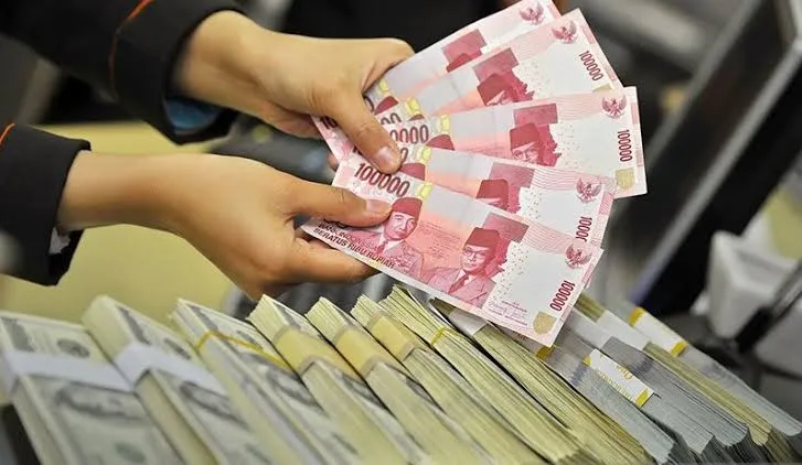 Rupiah Menguat Tajam Usai BI Naikkan Suku Bunga, IHSG Tetap Di Zona Merah