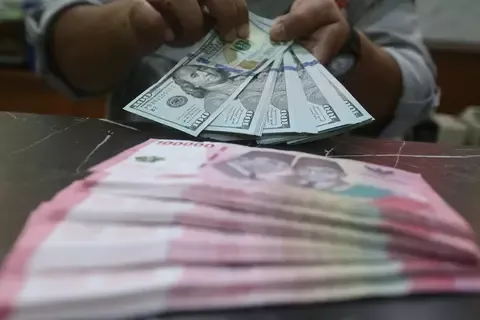 Rupiah Melemah Tembus Rp17.700 per Dolar AS