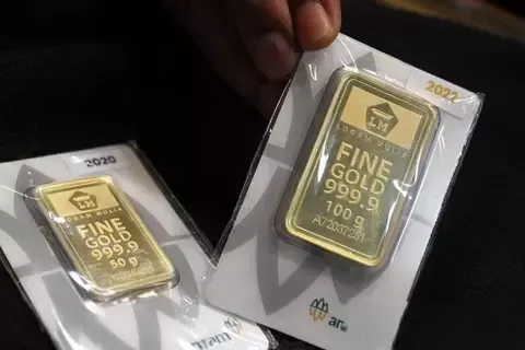Harga Emas Antam Hari Ini Anjlok Rp50 Ribu, Buyback Ikut Melemah