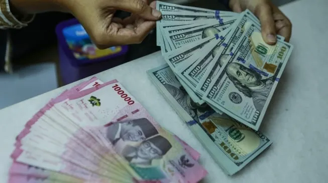 Pengusaha Tertekan Pelemahan Rupiah, Biaya Produksi hingga Utang Naik