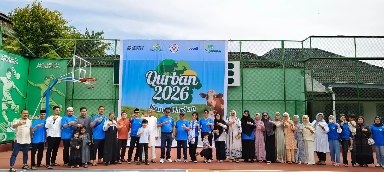 Pegadaian Kanwil 1 Medan Sembelih Hewan Kurban 8 Sapi, 7 Kambing
