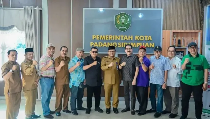 Terima Audiensi IKB SMANSA, Wali Kota Padangsidimpuan Dukung Sinergi Alumni Untuk Pembangunan