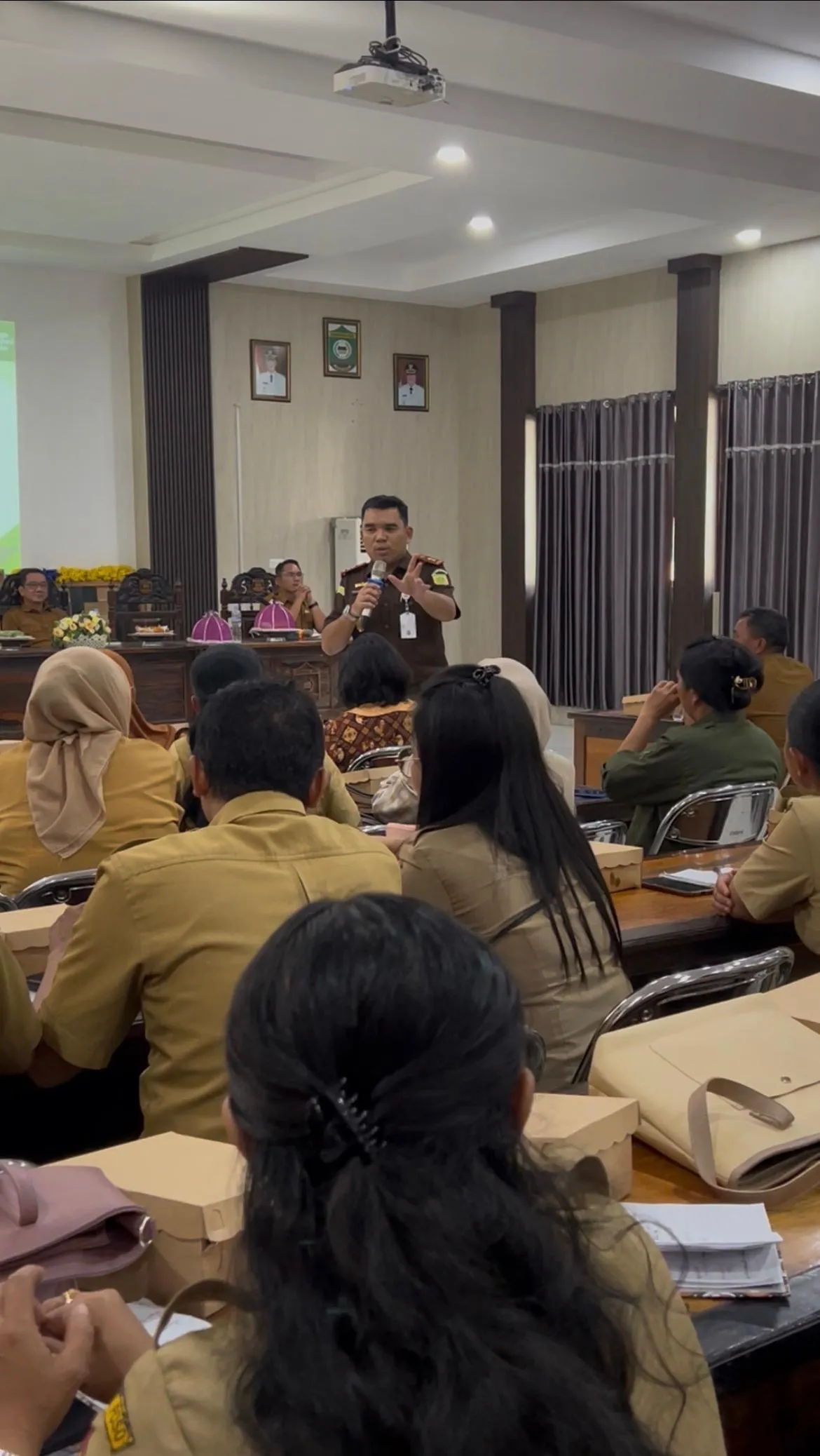 Kejari Poso Semangatkan Gerakan Anti Korupsi Dana Pendidikan Kepada Ratusan Kepala Sekolah