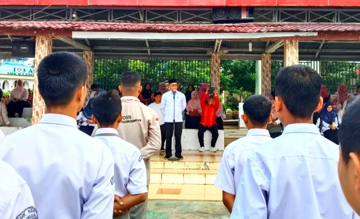 Dekan FTIK UIN Syahada Motivasi Siswa SMKN 1 Padangsidimpuan Tata Masa Depan