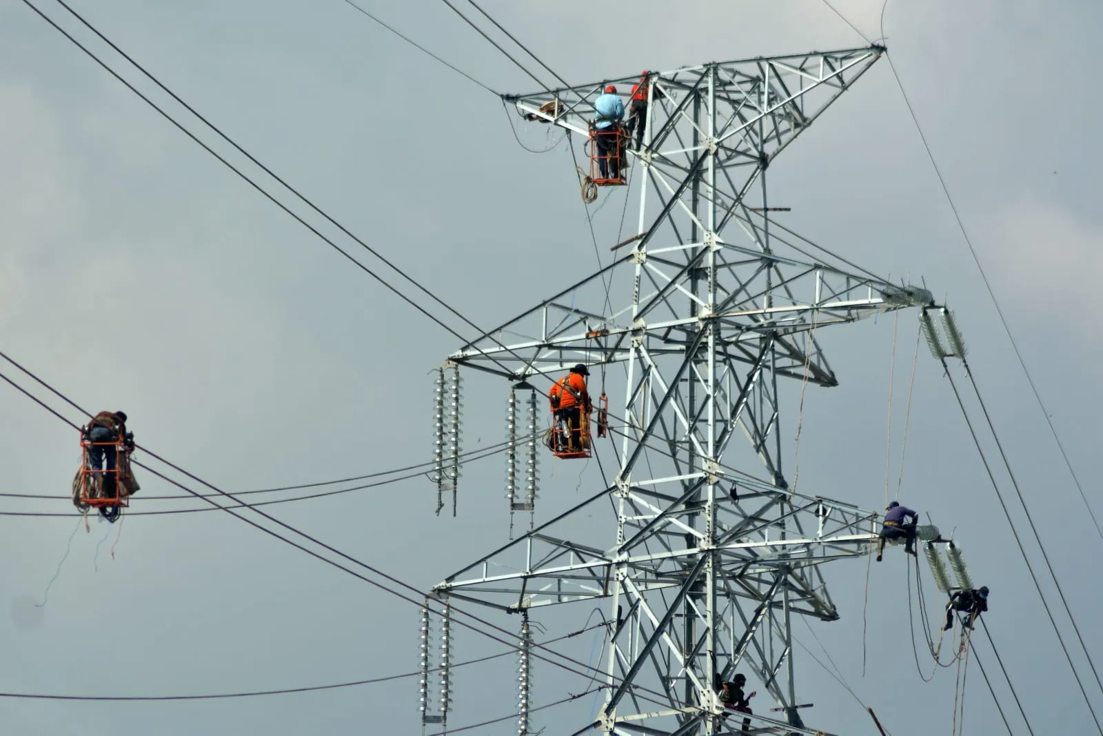 Gangguan SUTET Picu Blackout Massal Di Sumatera, PLN Lakukan Pemulihan Bertahap
