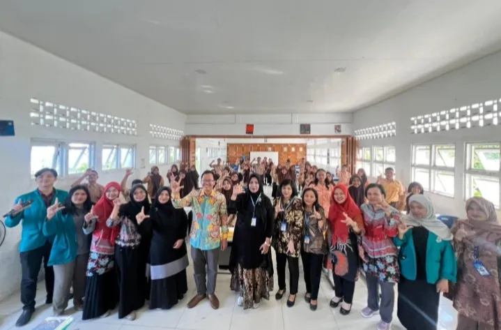 Tim Dosen PKM Unimed Literasi Ekologis Berbasis AR Untuk Pembinaan Karakter Peduli Lingkungan di SMP Negeri 23 Medan