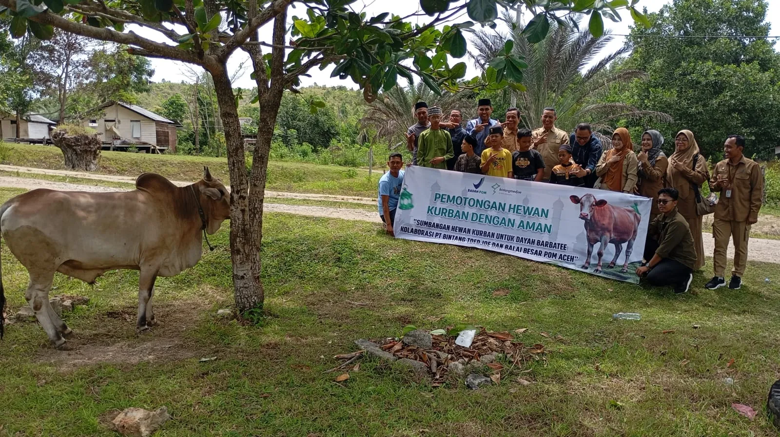 PT Bintang Toejoeh Serahkan Sapi Kurban Untuk Dayah Wakaf Barbate