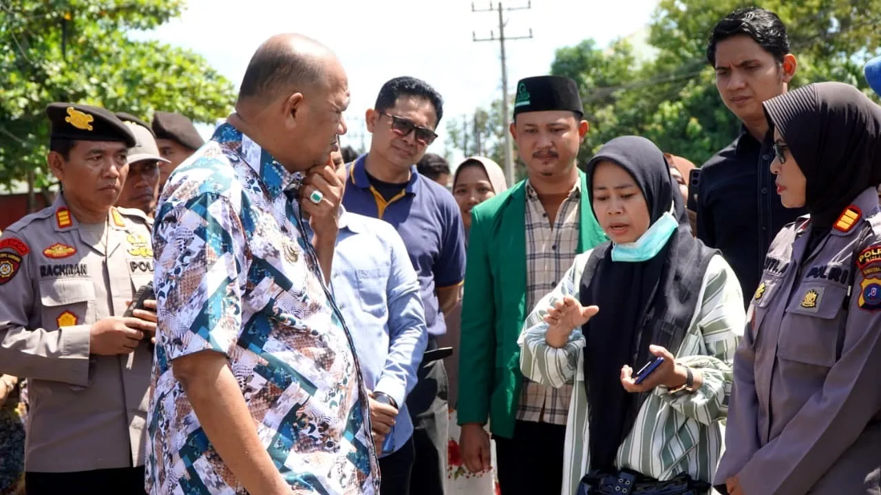 Jemput Aspirasi Warga Sambirejo, Bupati Syah Afandin Pastikan Jalan Rp31 Miliar Segera Diperbaiki