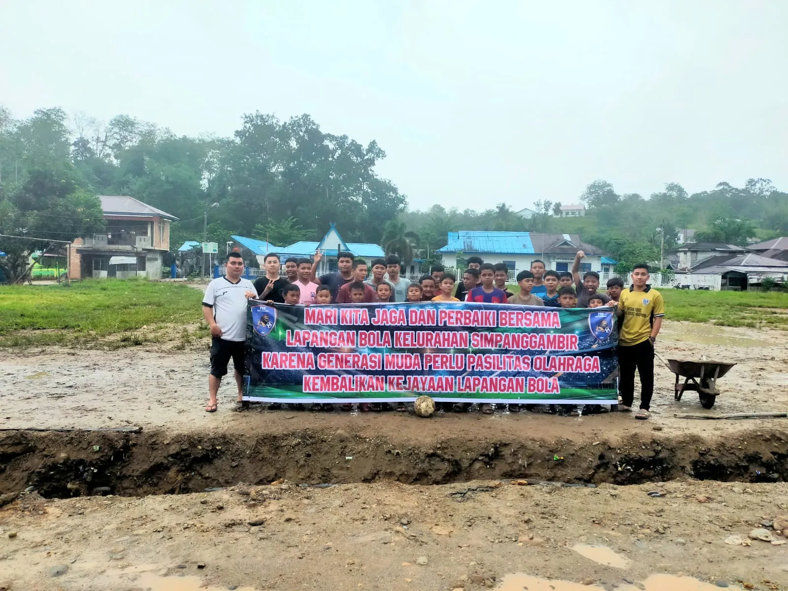 Warga Dan PSS Simpang Gambir Harapkan Bantuan Perbaikan Lapangan Sepakbola