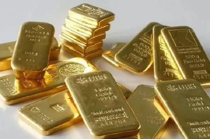 Harga Emas Dunia Tertekan, Dolar AS Dan Sinyal Hawkish The Fed Bayangi Pasar