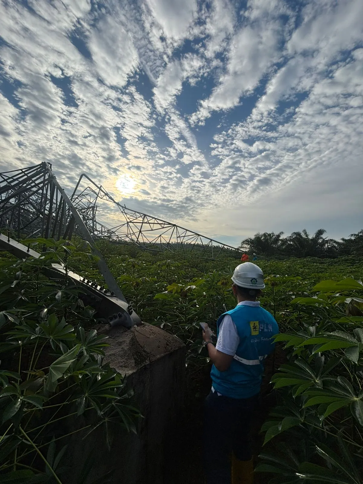 Cuaca Ekstrem Lumpuhkan 12 Tower Transmisi Di Sumut, PLN Kerahkan Tim Darurat Dan Tower Emergency