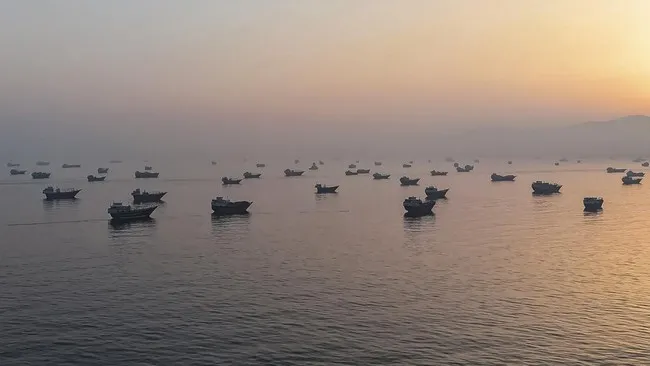 Harga Minyak Dunia Anjlok, Pasar Sambut Pembukaan Selat Hormuz dan Damai AS-Iran