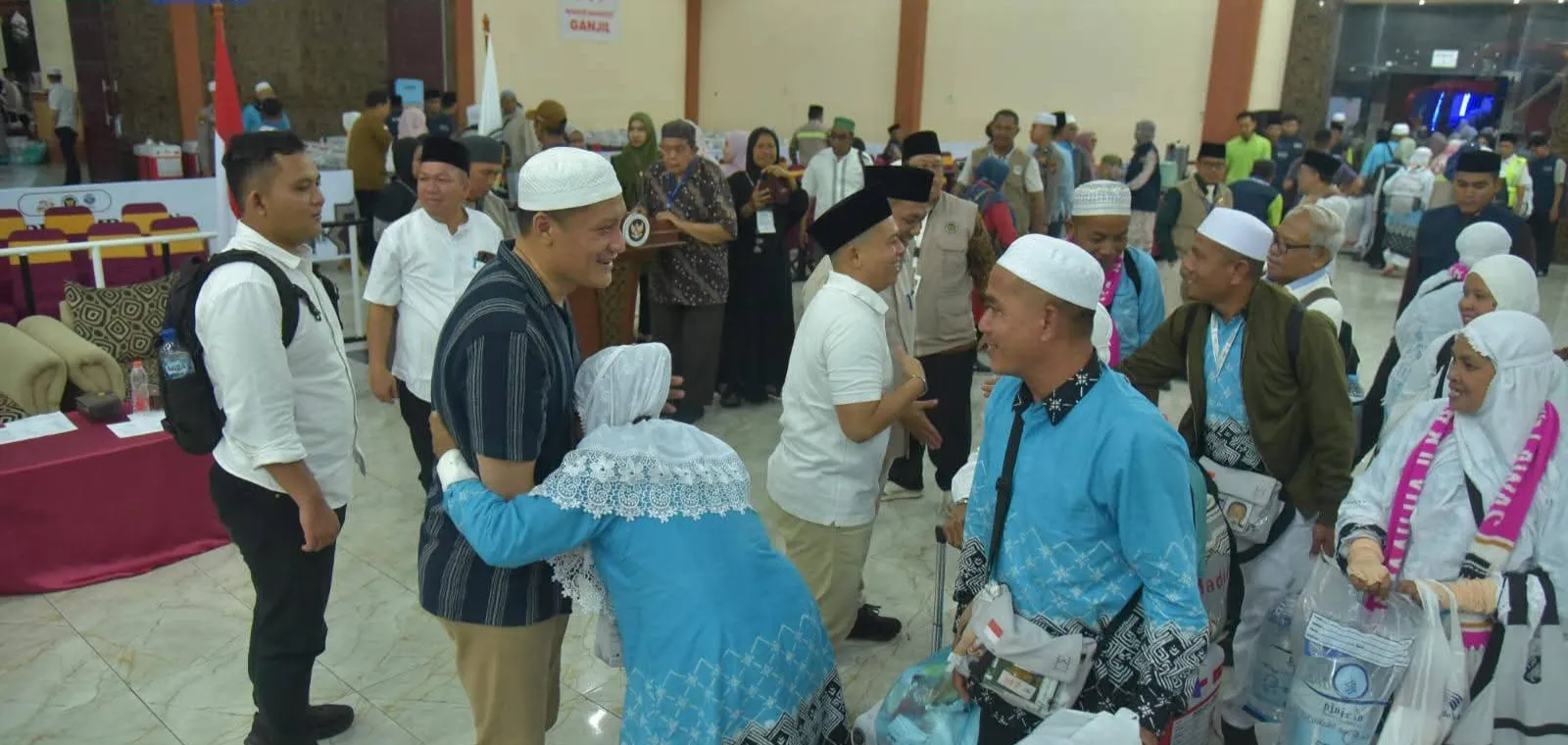 Bupati Padanglawas Sambut Kepulangan Jamaah Haji