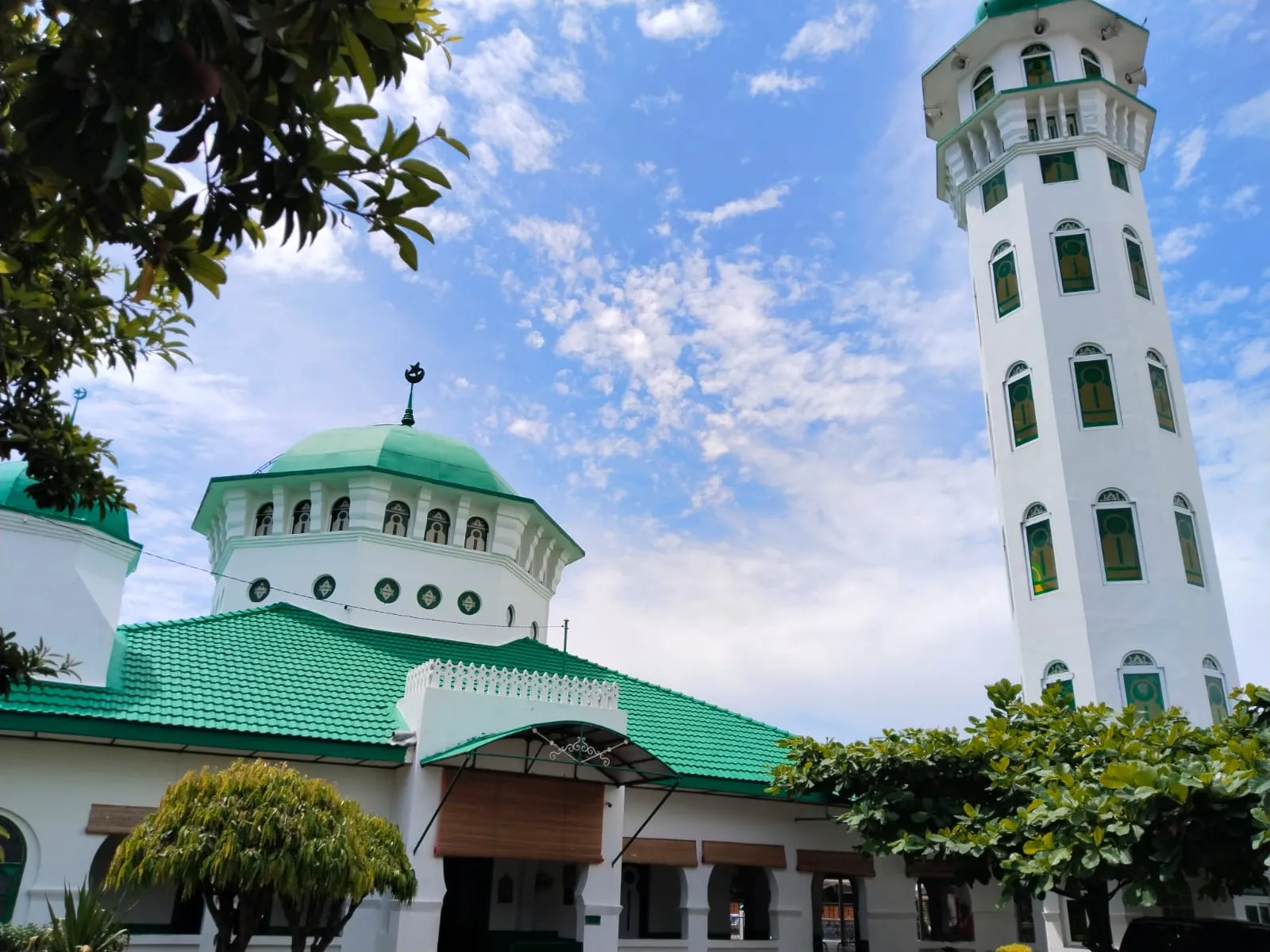 Masjid As Sholeh, Siantar Arsitekturnya Mirip Masjid di Makkah