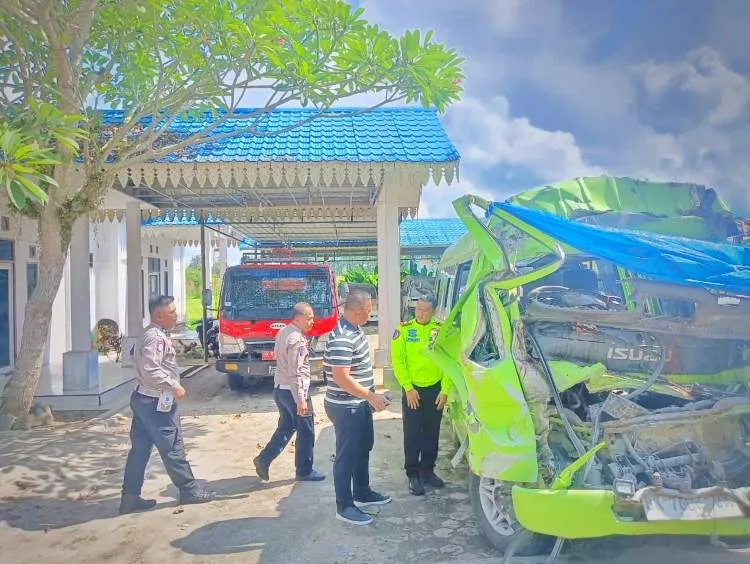 Laka di Tol Limapuluh 4 Penumpang Mobil Travel Tewas, Truk Lawannya Menghilang
