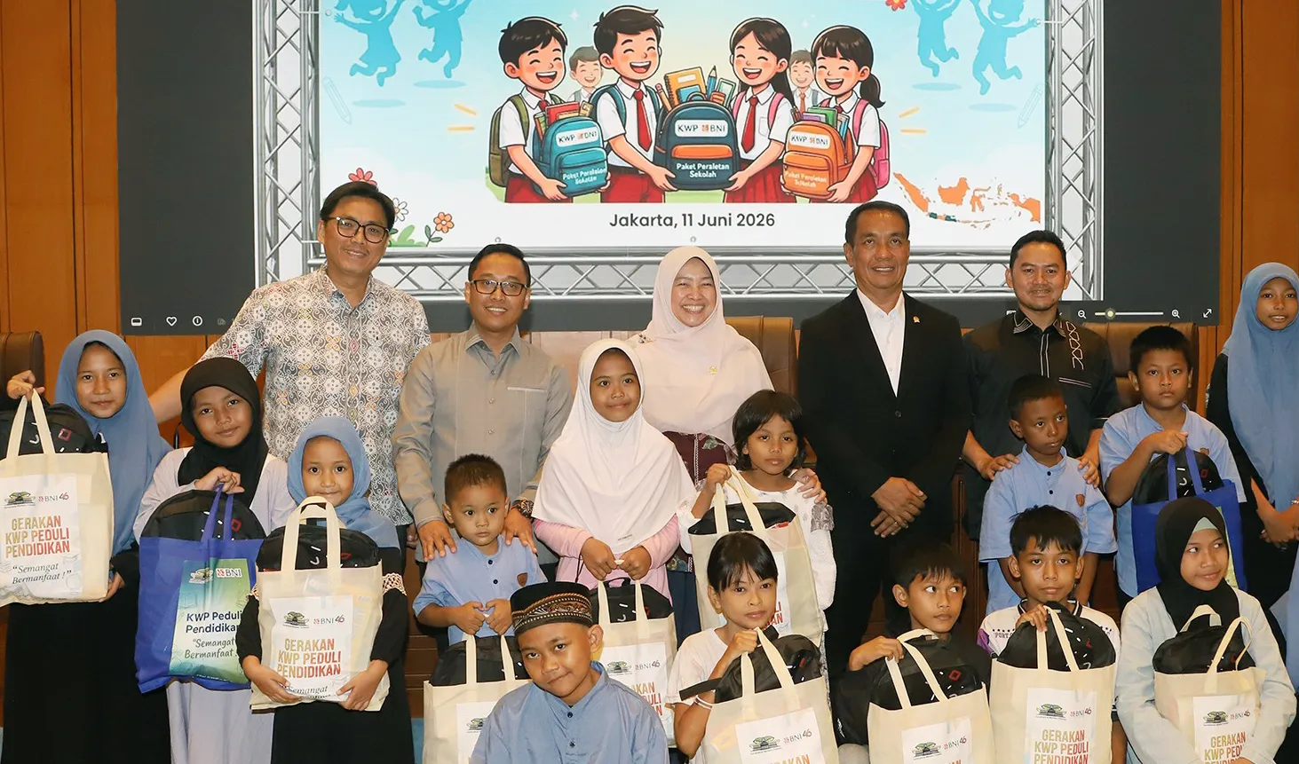 Bentuk Kepedulian Pada Pendidikan, KWP Bersama BNI Salurkan 2.000 Paket Alat Tulis