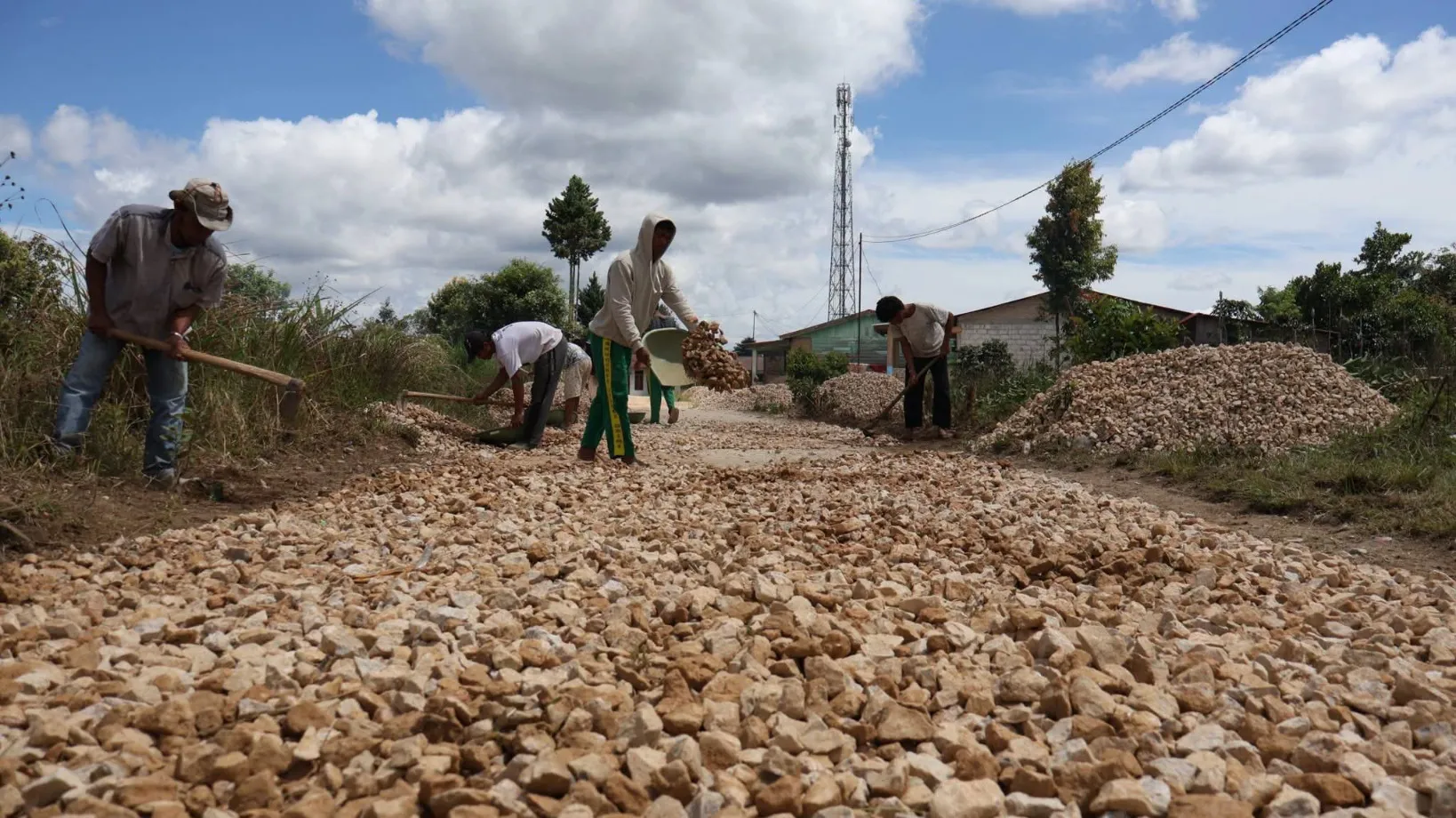 Pemkab Dairi Monitoring Perbaikan Jalan Panji Dabutar–Lae Gerat dan Kentara–Rumah Ijuk