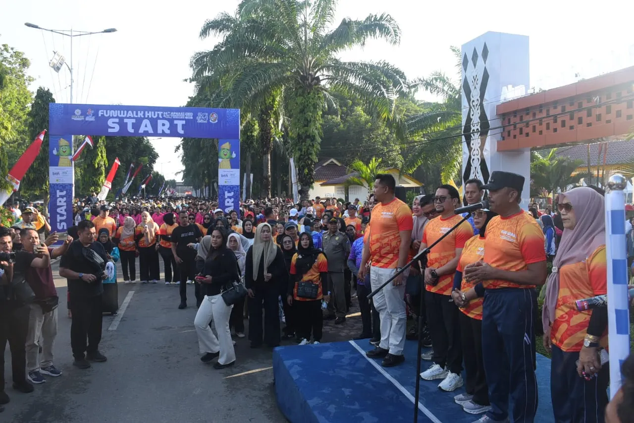 Bupati Madina Lepas 8.000 Peserta Fun Walk HUT APKASI ke-26 dan HUT ke-80 Deliserdang