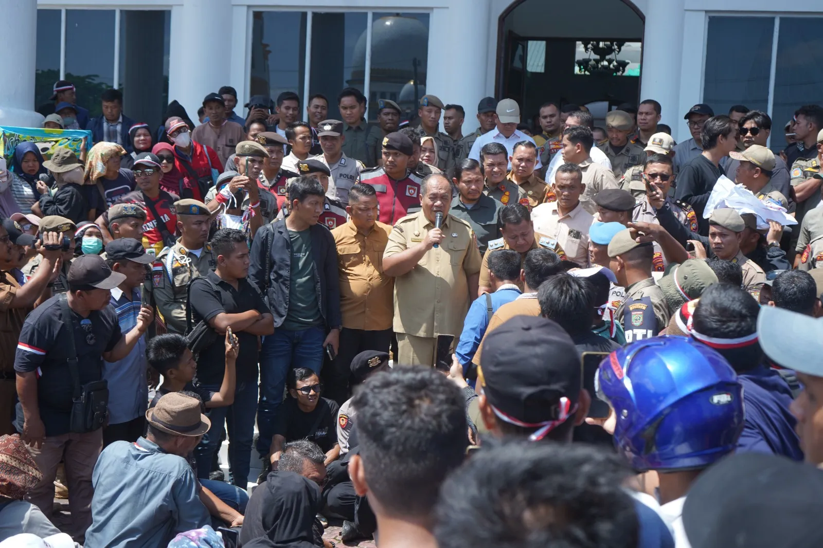 Bupati Asahan Terima Aspirasi Warga Bandar Pulau Soal Pembangunan Jalan