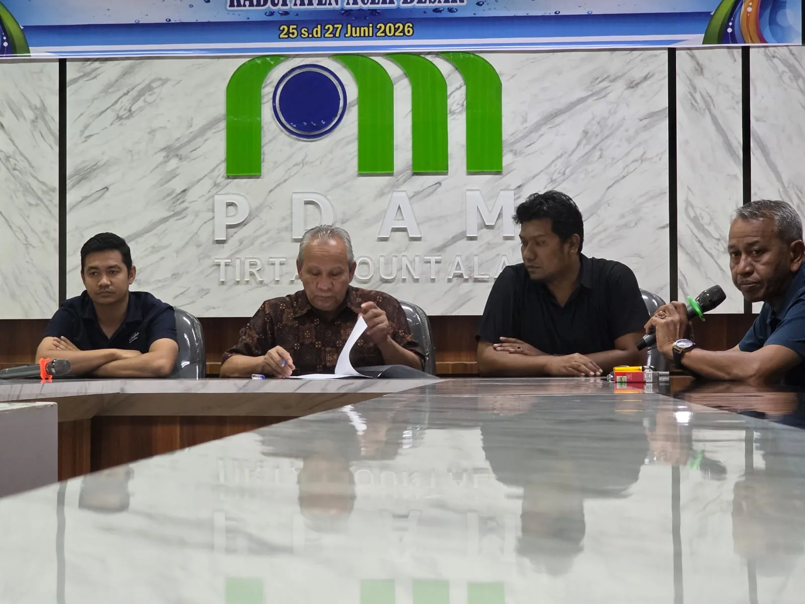 Plt Dirut Perumda Tirta Mountala Tutup Pelatihan Kompetensi SPAM, Tekankan Peningkatan Layanan Pelanggan