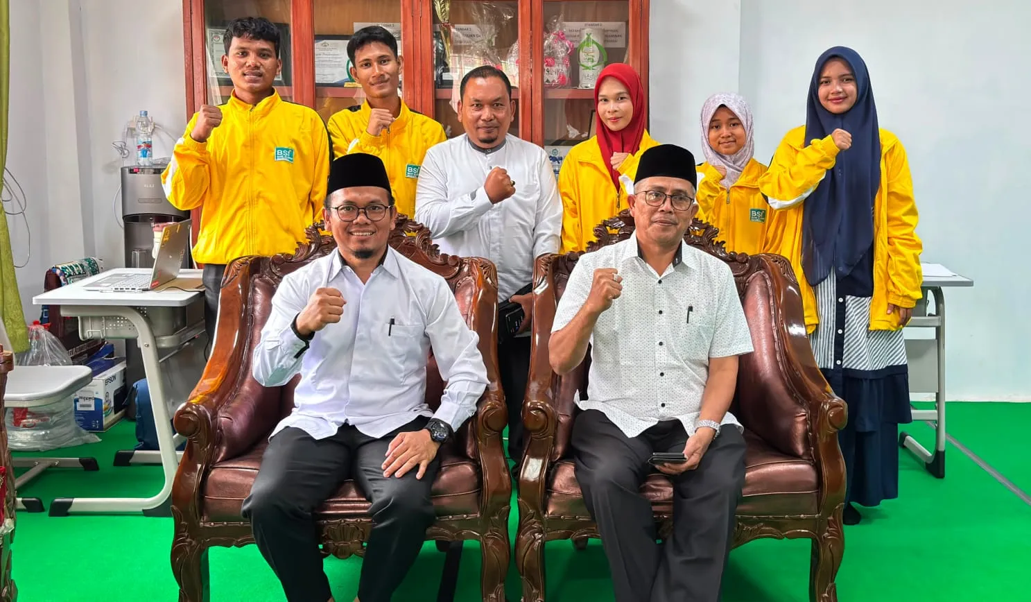 Dekan FTIK UIN Syahada Bangga, Mahasiswanya Persembahkan 5 Medali Berskala International
