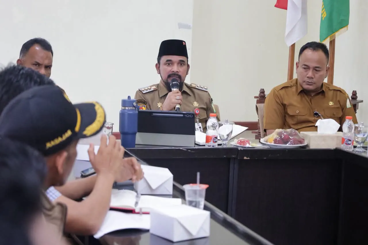 Bupati Al-Farlaky Percepat Pembangunan Huntap Serba Jadi