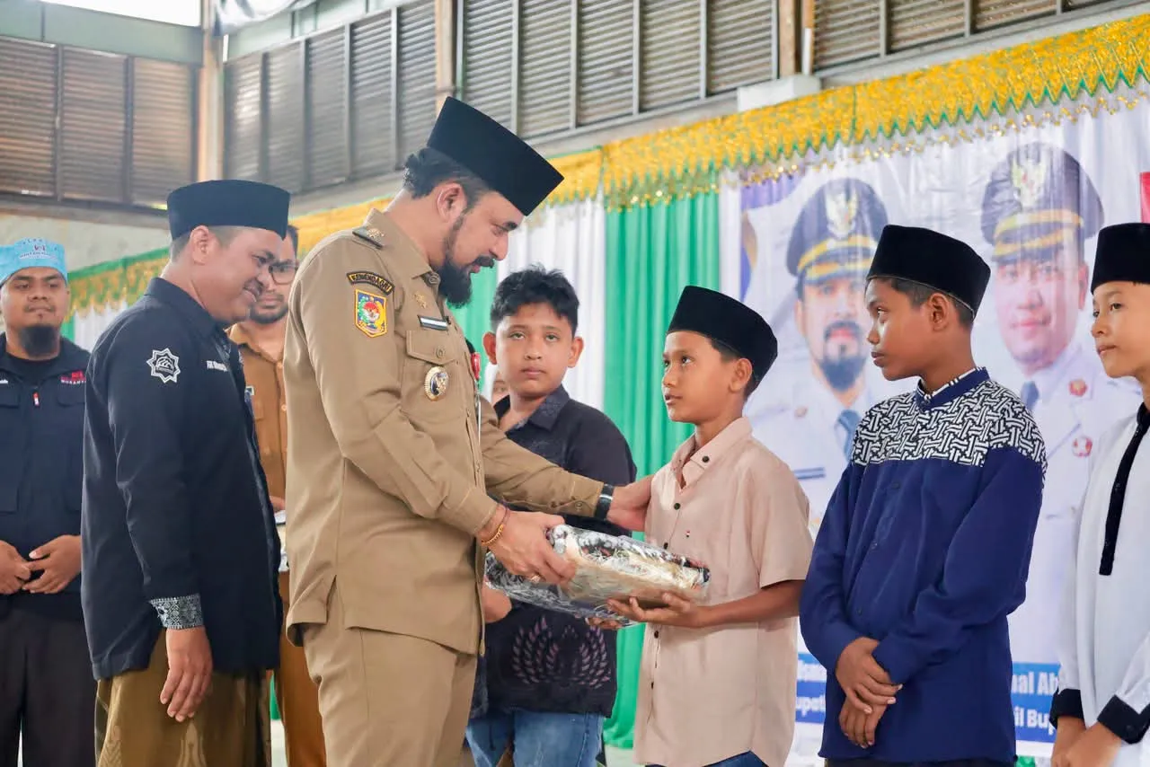 Bupati Al-Farlaky Buka Khitan Massal Baitul Mal, 118 Anak Terima Layanan dan Santunan