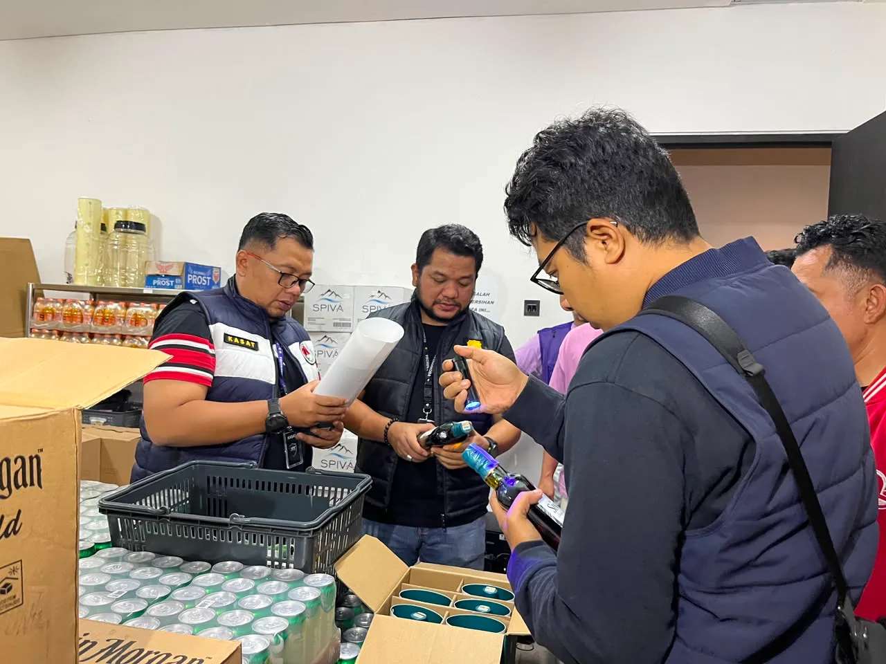 Polrestabes Medan Ungkap Jaringan Pod Getar di THM Helen's Night Mart : Pengedar Diamankan, 3 Pengunjung Positif