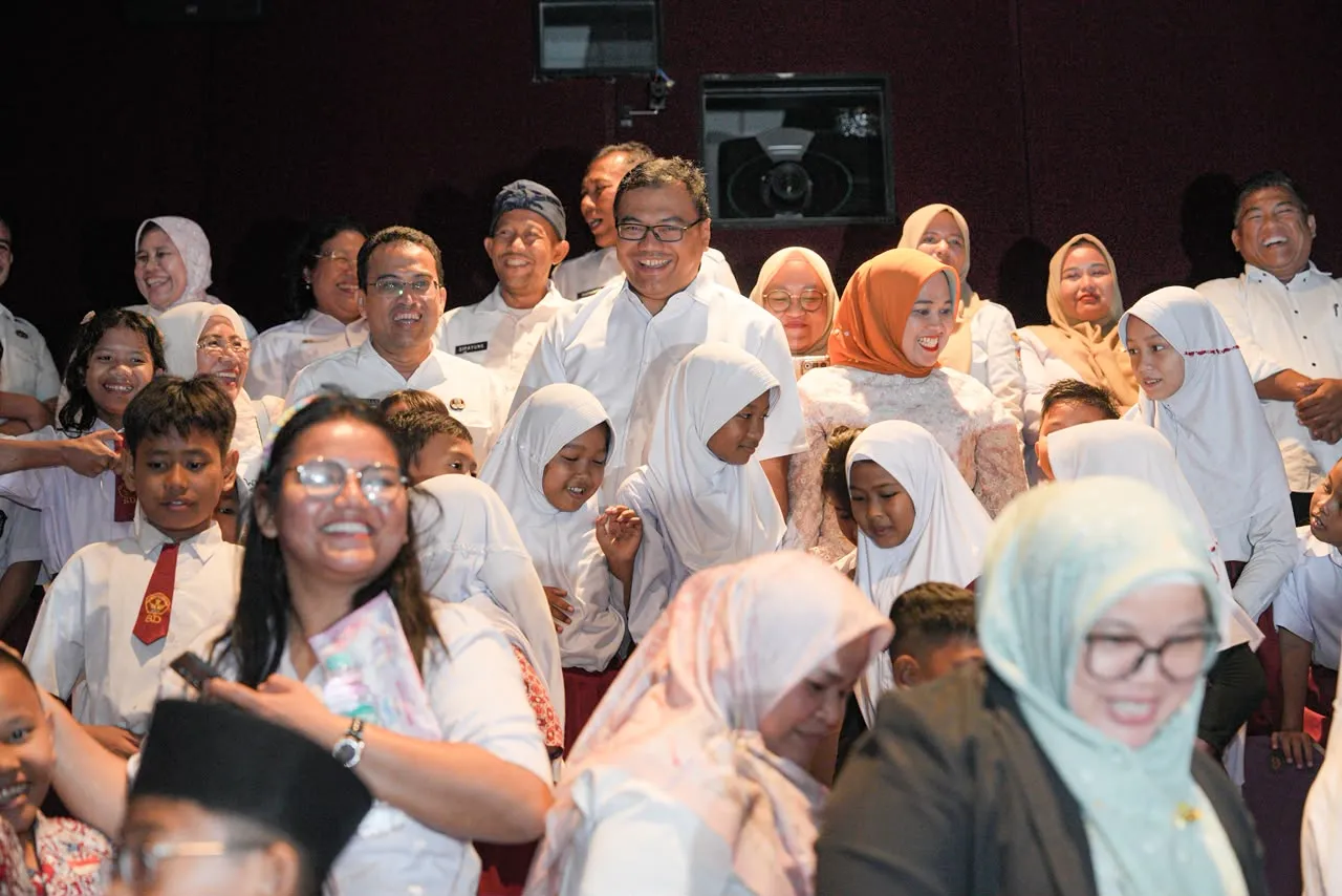 Kebahagiaan Anak Tanjungmorawa Nonton di Bioskop Bersama Bupati
