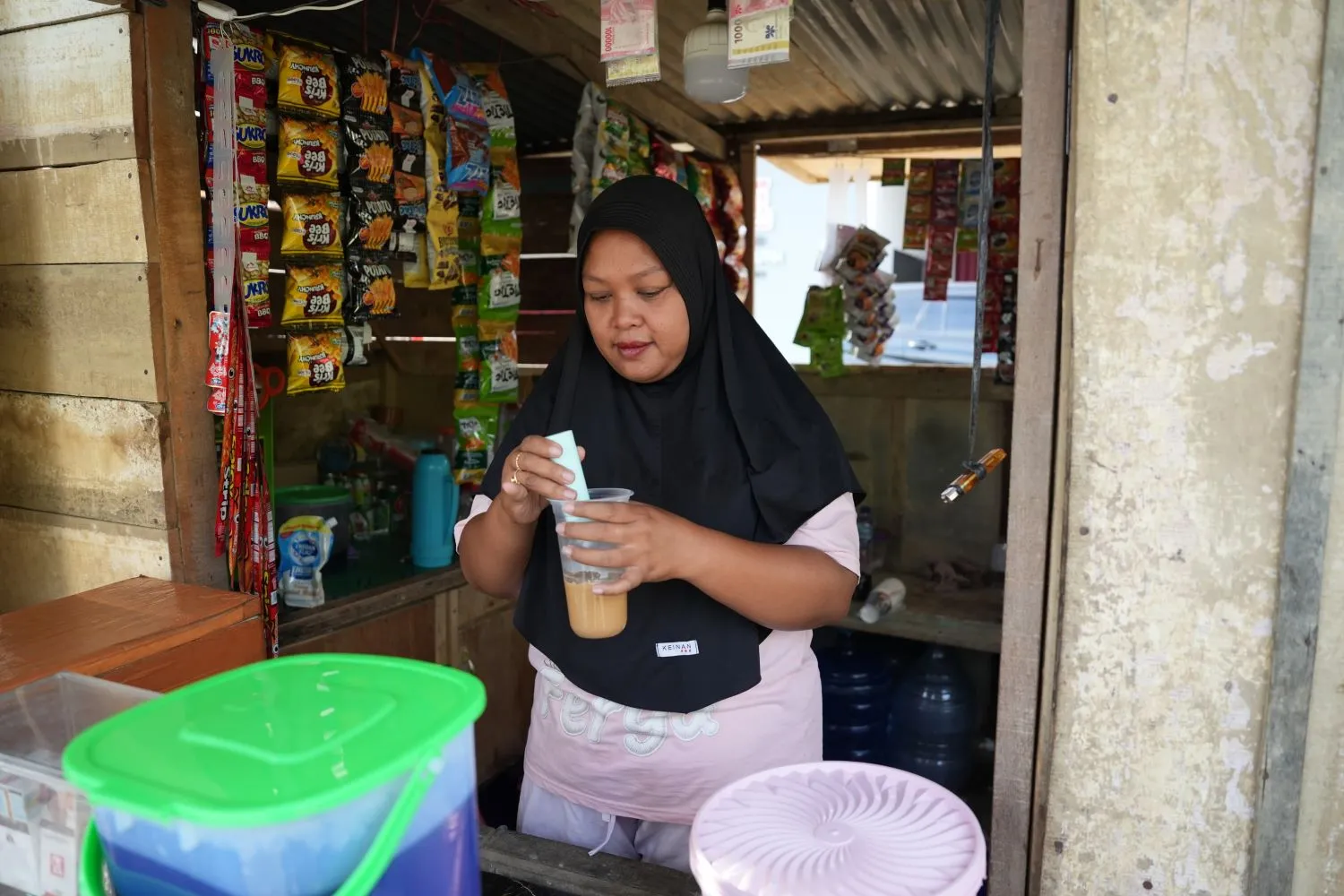 Bangkit dari Puing Bencana, Usaha Mikro Mayasari Tuai Pujian Ketua Satgas PRR
