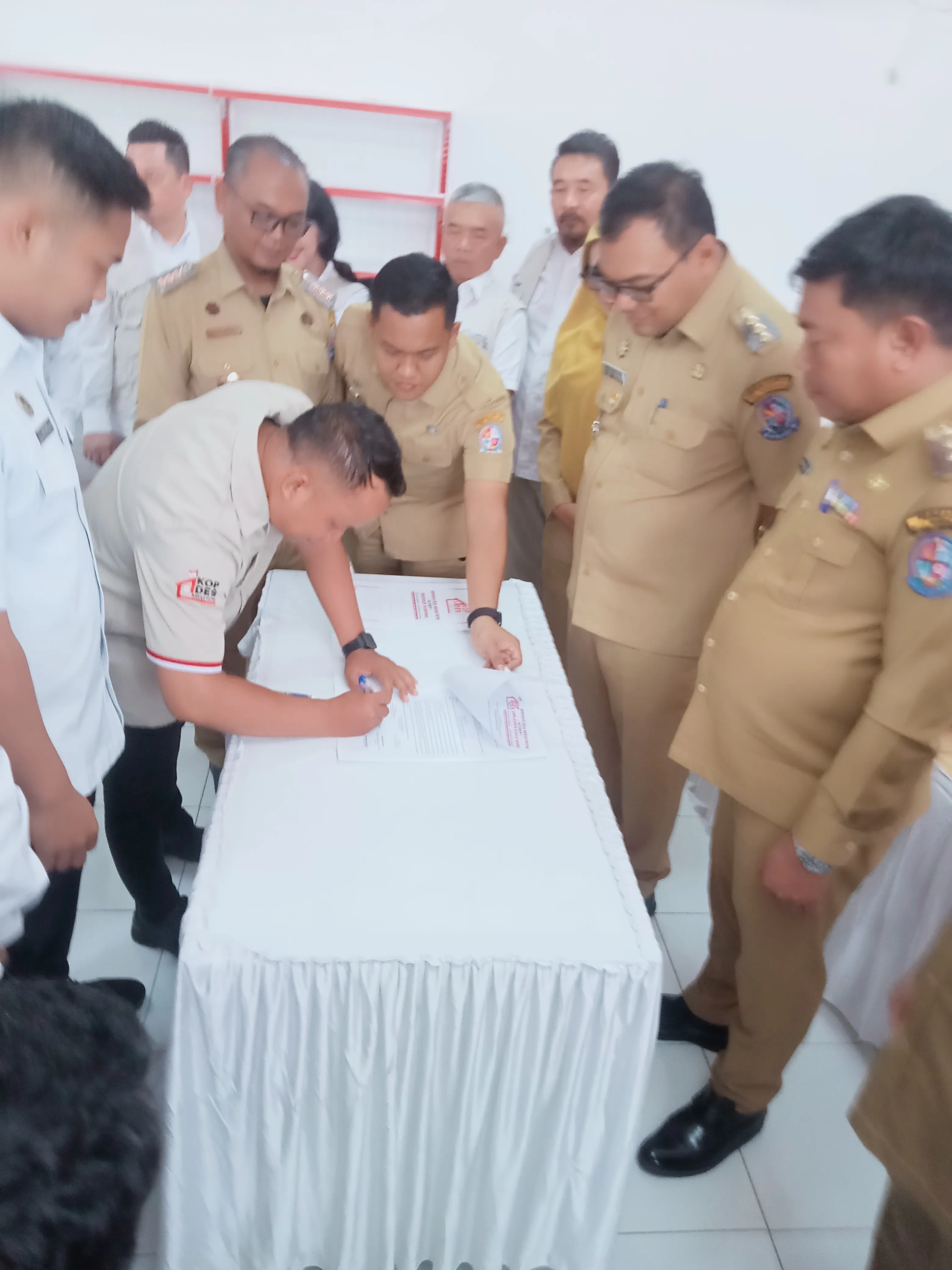 SPPG-KDKMP Beringin Tandatangani MoU, Asri Ludin Tambunan: Produksi Petani dan Pelaku Usaha Lokal Harus Terserap