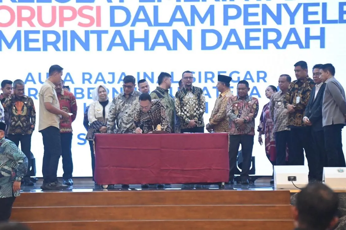 Bupati Tapsel Teken Komitmen Antikorupsi Bersama KPK