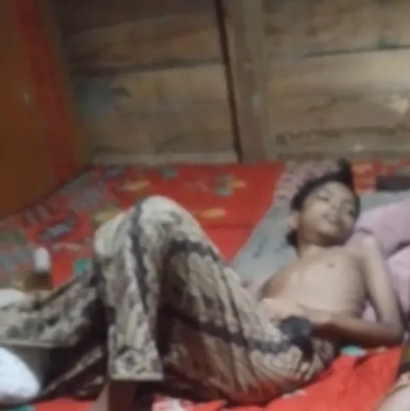 Akmal dan Air Mata Ibunya, Berharap Kesembuhan di Tengah Keterbatasan