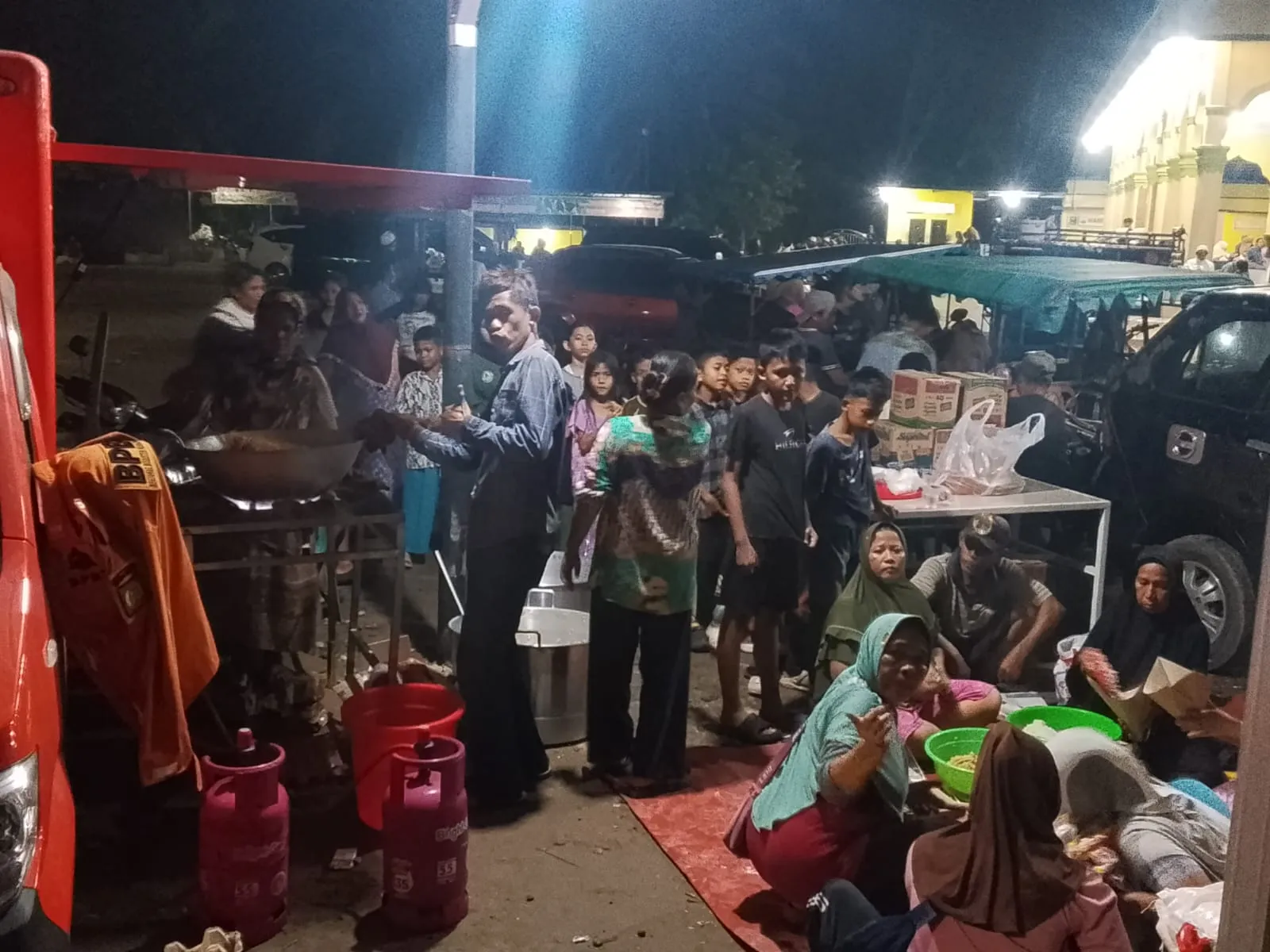 BPBD Langkat dan Warga Siapkan Dapur Umum untuk Pengungsi Banjir Besitang