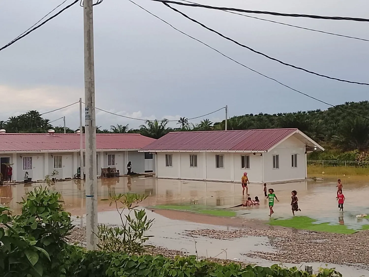 Kompleks Huntara Mulai Terendam Banjir di Kejuruan Muda