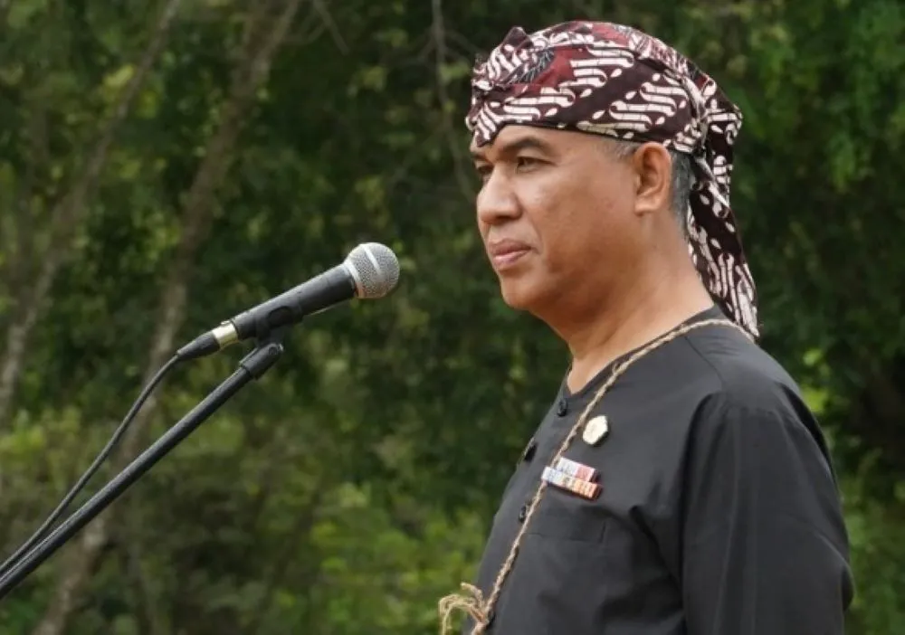 Simfoni Perpisahan di Bukit Indah: Tatapan Terakhir sang Rektor dan Impian Tiket Pencerahan