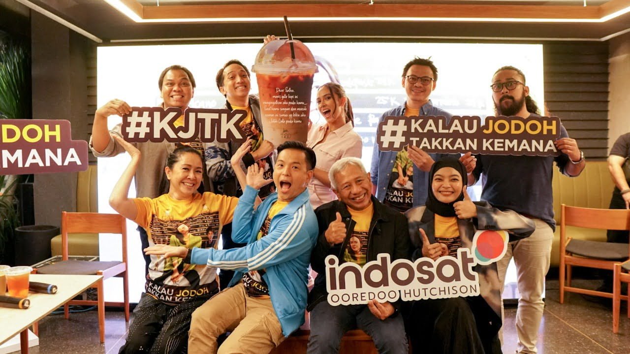 Indosat Ooredoo Hutchison (IOH) bekerjasama dengan sineas ternama Ernest Prakasa, meluncurkan sebuah tayangan web series berjudul ‘Kalau Jodoh Takkan Kemana’ (KJTK). Web Series KJTK ini dapat dinikmati secara gratis di kanal YouTube Indosat Ooredoo Hutchison mulai 25 Oktober 2022 dan episode baru akan tayang setiap hari Selasa di kanal yang sama.