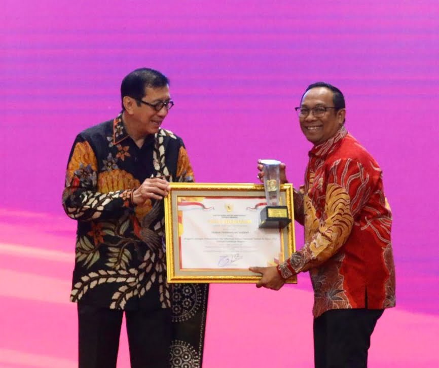 Sekjen DPD RI Raih JDIHN Award Tahun 2022