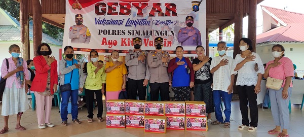 Polres Simalungun Gelar Vaksinasi Massal Dan Berikan Bansos Untuk Lansia