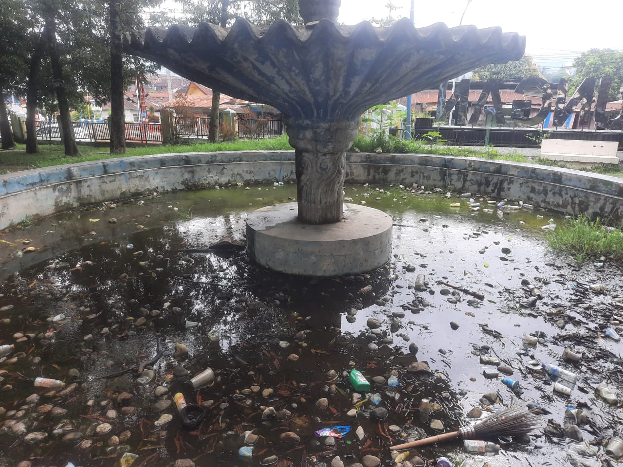 Air Mancur Taman Kota Panyabungan 'Dipermak'