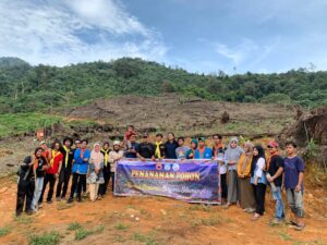 Peduli Bahayanya Deforestasi, LPKEL Dan Mapala-UGL Agara Penghijauan